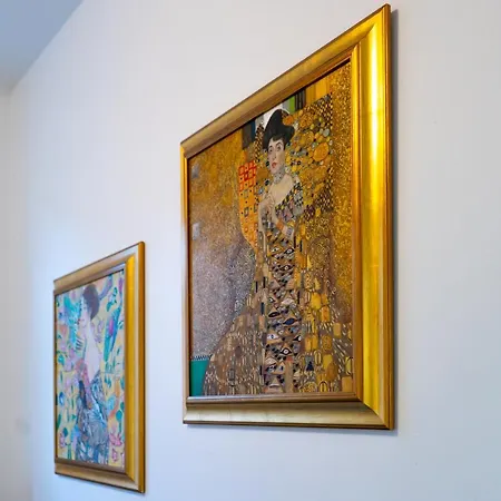 Downtown Luxury Retreat *