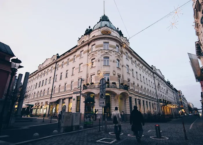 Downtown Luxury Retreat דירה